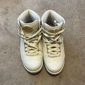 Jordan 2 quai 54 size 9 cream/gold